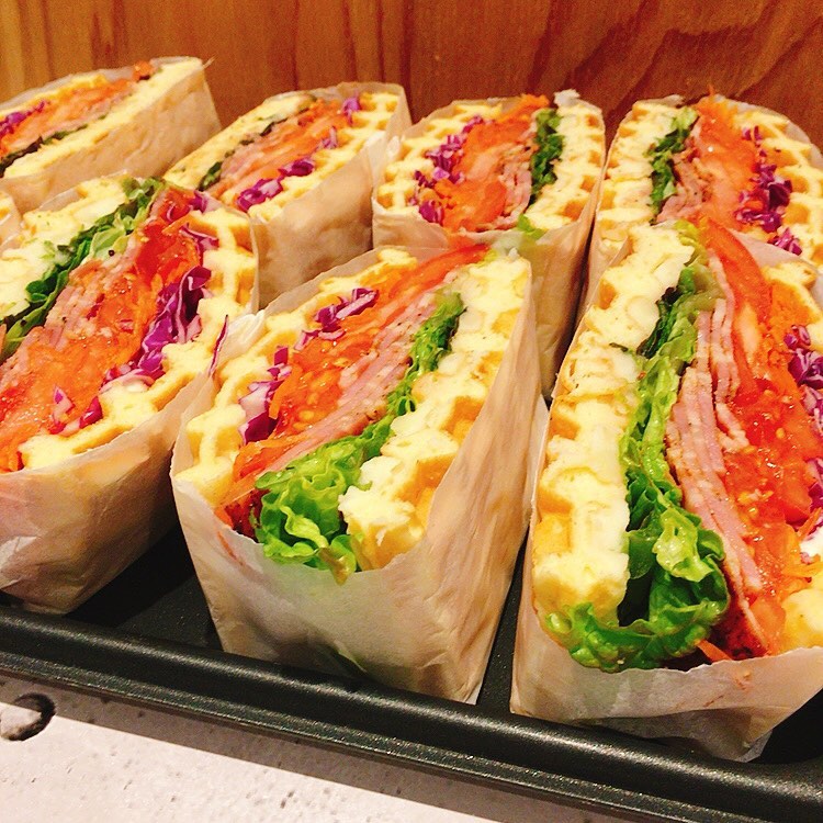 川越カフェr Cafe アールカフェ は美容師プロデュースのおしゃれカフェ 川越農家から仕入れた玄米ご飯とワッフルサンドが看板メニュー 公式 川越 ハッシュカワゴエ