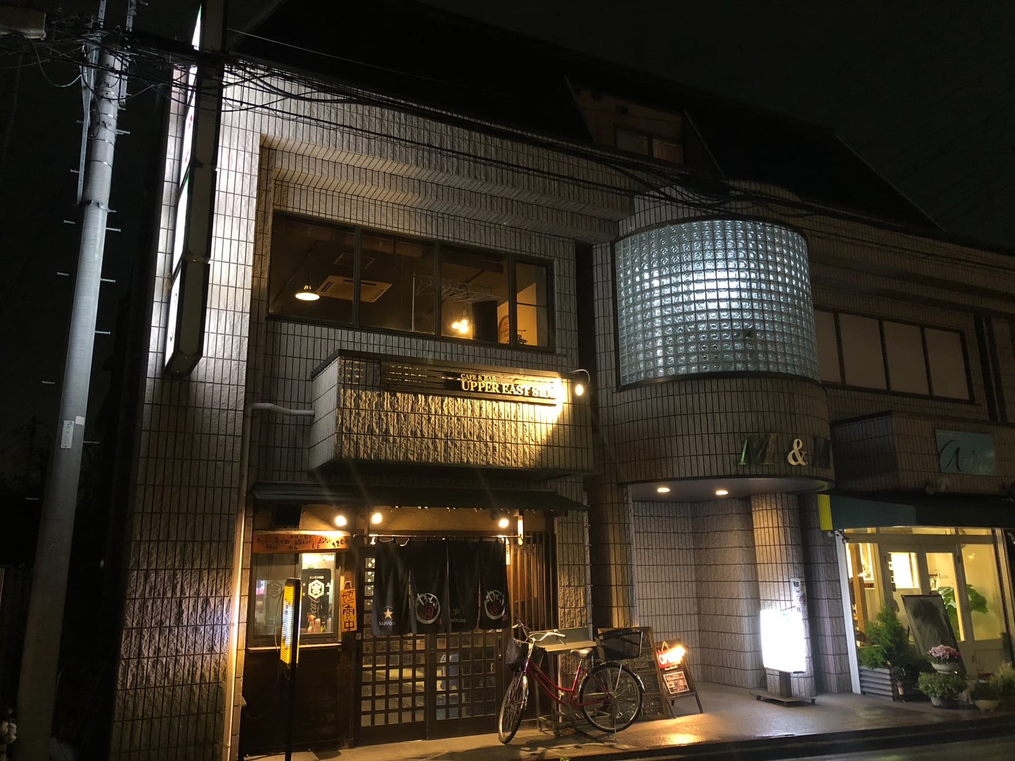 「BAR UPPER EAST SIDE」は川越駅徒歩5分でウィスキーやカクテル種類も豊富。茂木さんの接客を通して、人と人が繋がり、バーやお酒