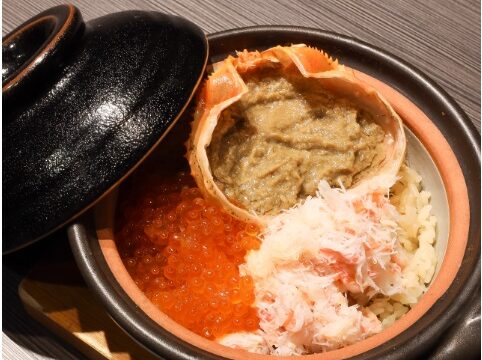 おすすめメニュー「ずわい蟹と蟹味噌の土鍋ご飯」