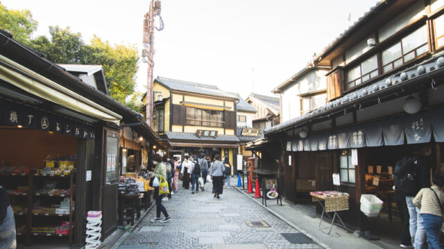 5.楽しく散歩できる「菓子屋横丁」