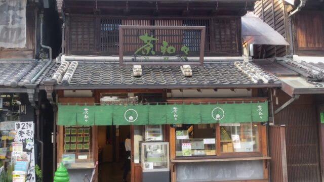 食べ歩きにもいい抹茶わらび餅「茶和々 川越店」